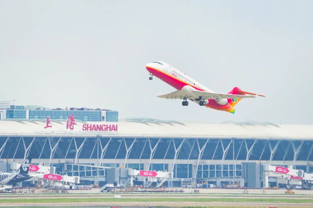 國產(chǎn)商用飛機(jī)完成首次加注可持續(xù)航空燃料（SAF）演示飛行