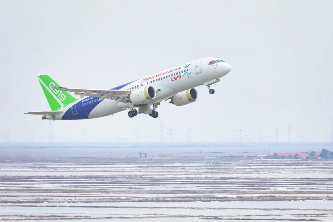 國產商用飛機完成首次加注可持續航空燃料(SAF)演示飛行(圖2) 國產商用飛機完成首次加注可持續航空燃料(SAF)演示飛行(圖2)